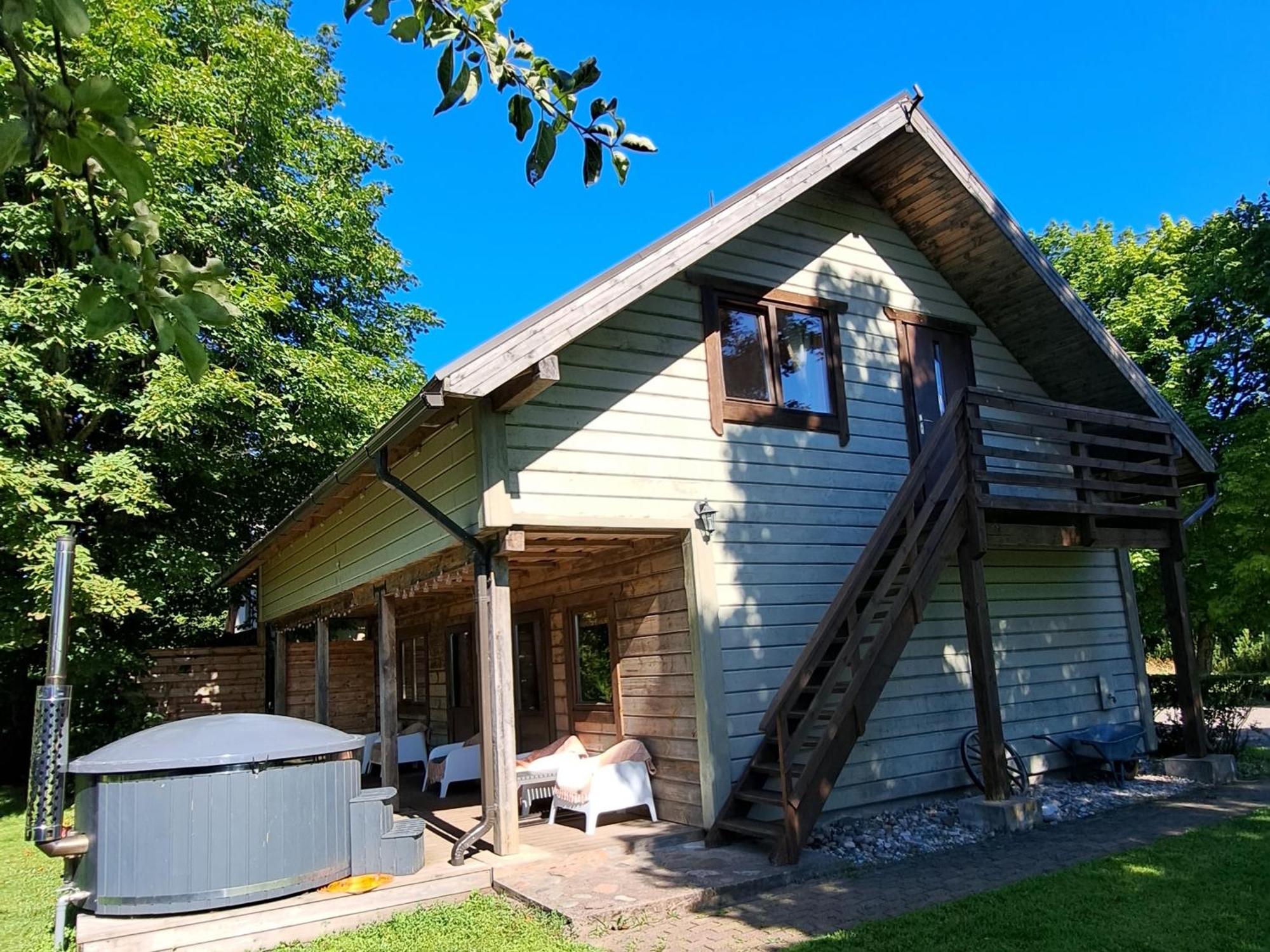 Viesu Maja "Ozolini" Villa Jurkalne Exteriör bild